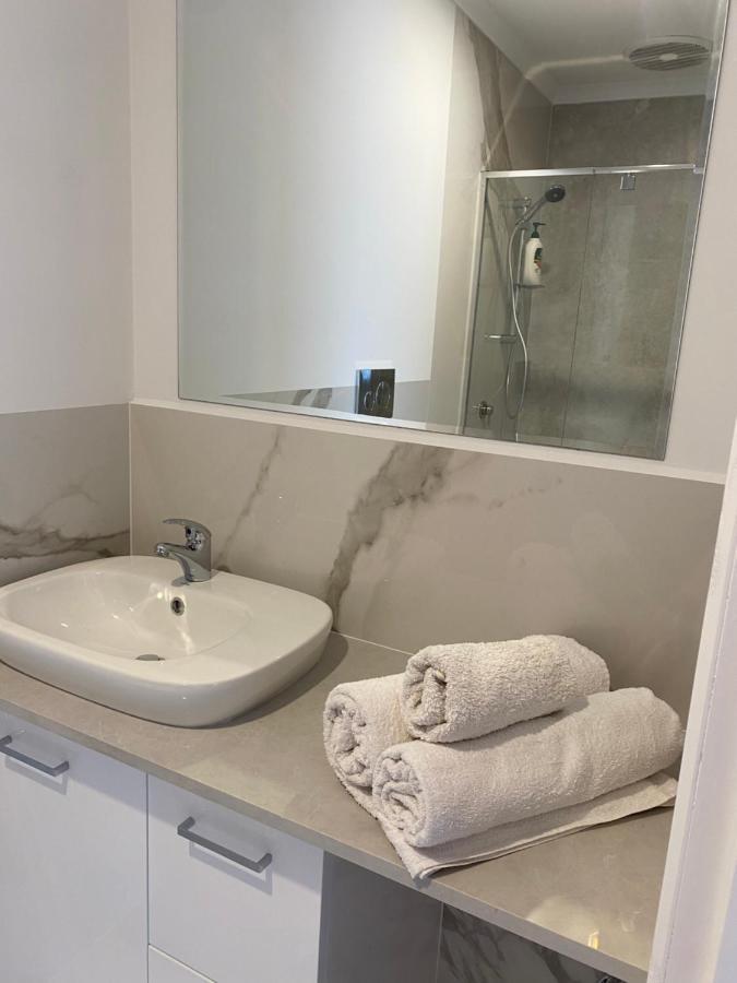 Guest Ensuite 7 Minutes From Airport Melbourne Exterior photo