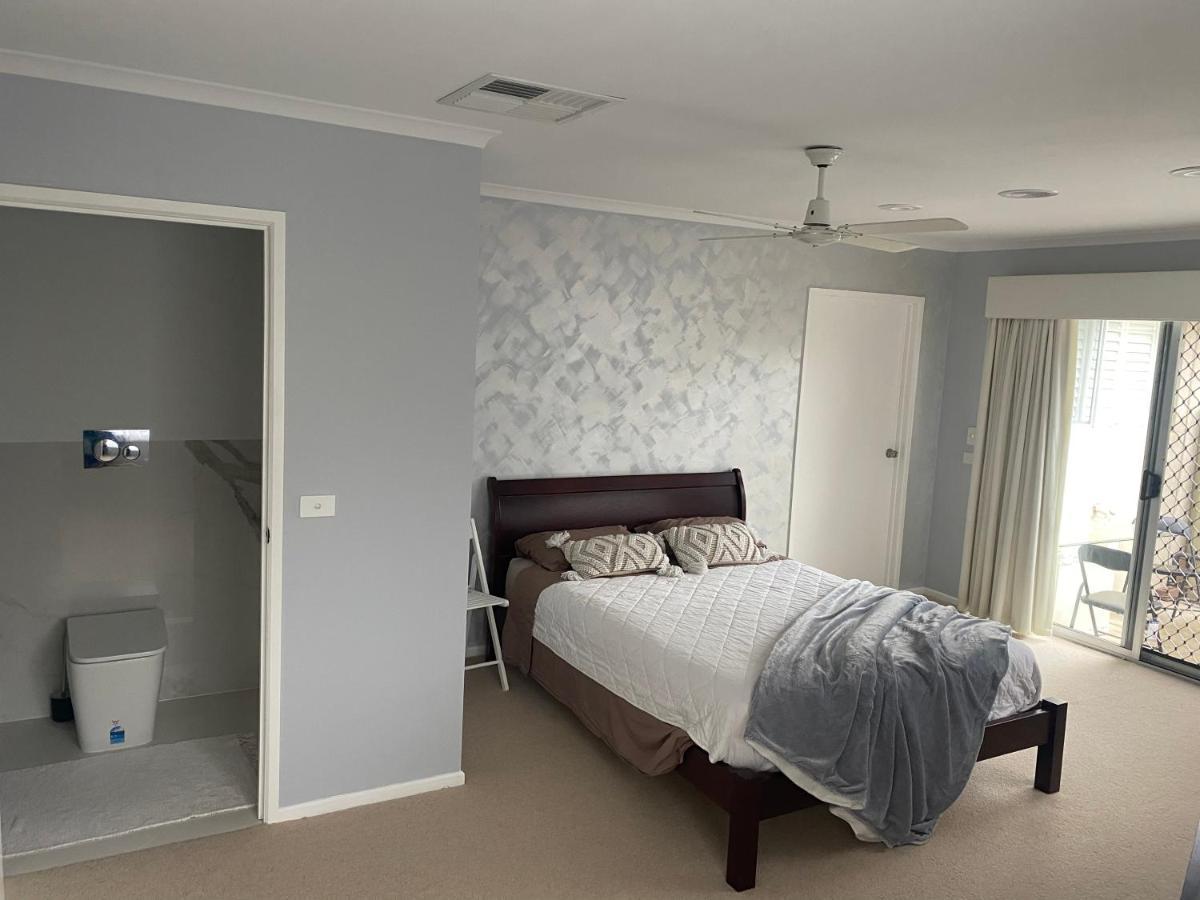 Guest Ensuite 7 Minutes From Airport Melbourne Exterior photo